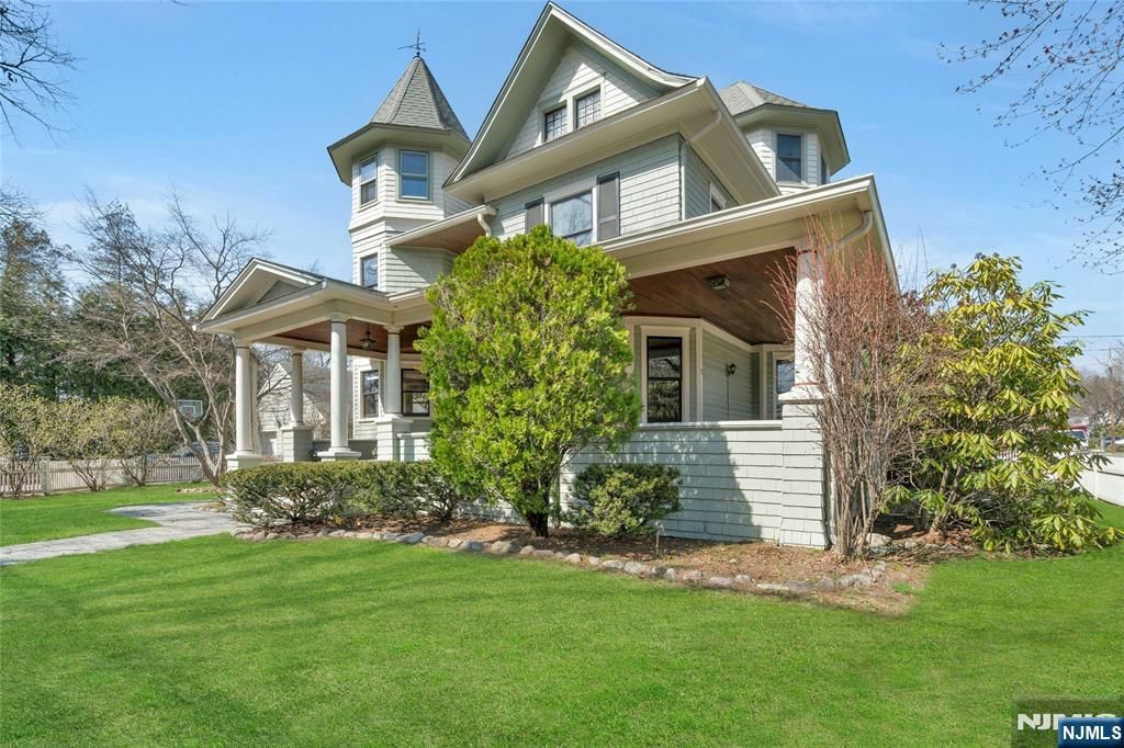 Photo of 321 Hollywood Avenue, Ho-Ho-Kus, NJ 07423 (MLS # 26008330)