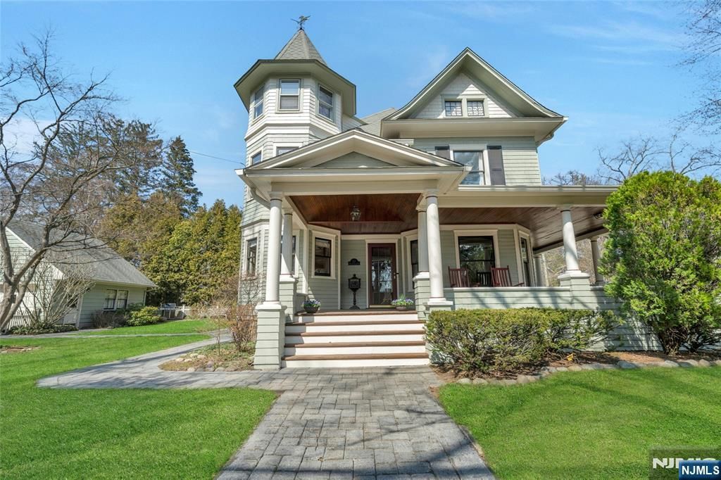 Photo of 321 Hollywood Avenue, Ho-Ho-Kus, NJ 07423 (MLS # 26008330)