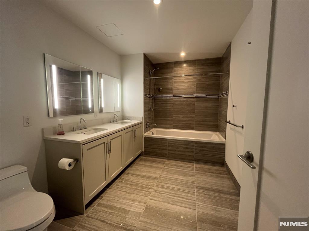 800 Ave At Port Imperial 416