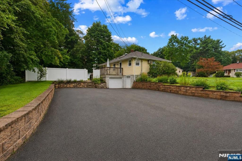 1 Eisenhower Drive