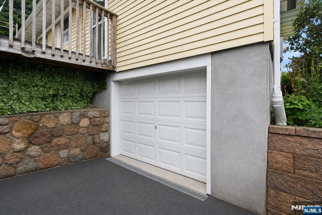 1 Eisenhower Drive