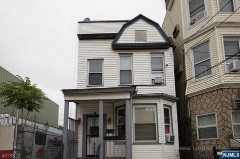 MLS: 25000461