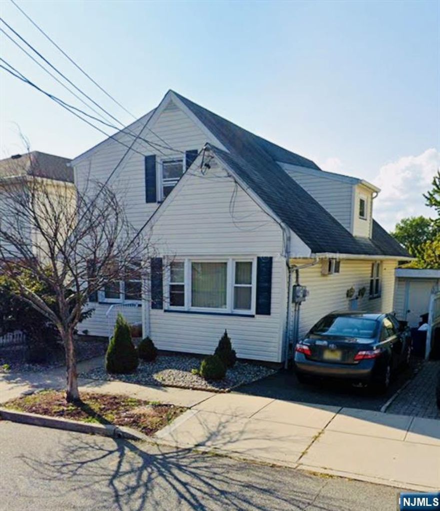 Spacious 3-bedroom, 1.5-bath first-floor apartment located in the heart of Lyndhurst. This well-maintained unit features a bright living room, a large eat-in kitchen with plenty of space for dining, and three comfortable bedrooms. Convenient first-floor location with 1 parking spot available, access to laundry in the basement and pet friendly. Easy access to local shops, restaurants, parks, and public transportation for commuting.