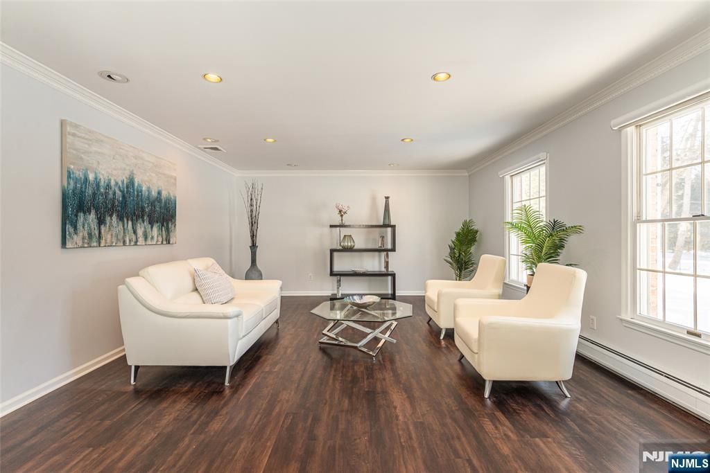 Photo of 721 Somerset Street, Franklin Lakes, NJ 07417 (MLS # 26004271)