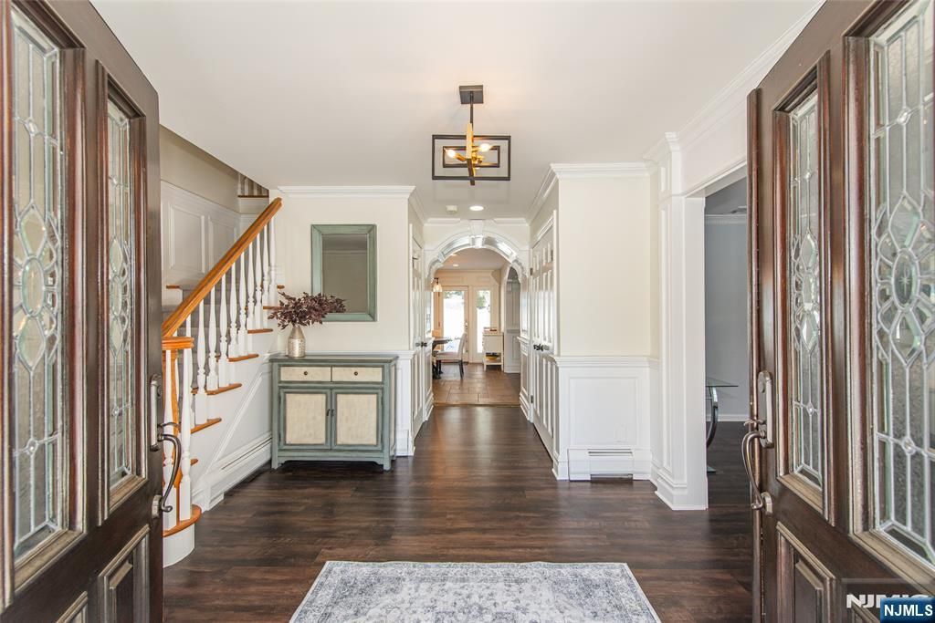 Photo of 721 Somerset Street, Franklin Lakes, NJ 07417 (MLS # 26004271)