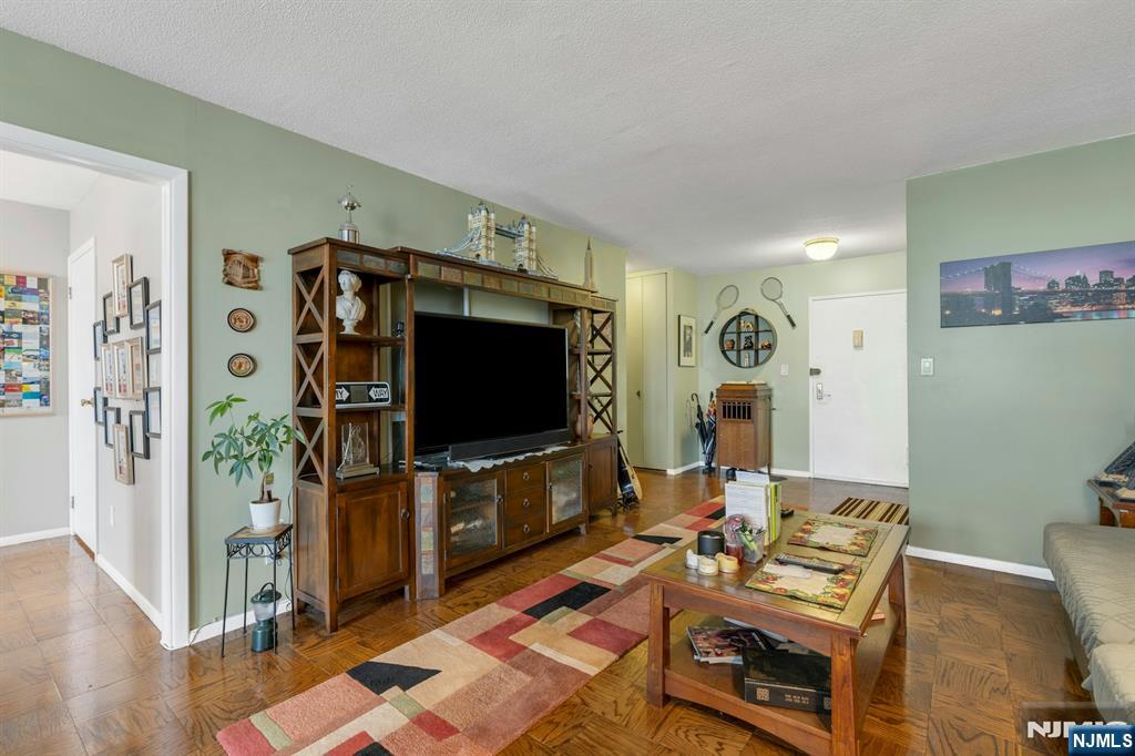 2150 Center Avenue 19A