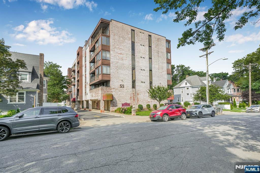 55 Clinton Place 609