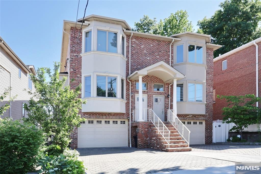 423 Lafayette Avenue