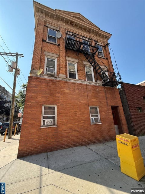 Photo of 6201 Hudson Avenue, West New York, NJ 07093 (MLS # 26029120)