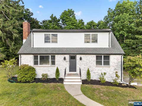 Photo of 11 Franklin Street, Mahwah, NJ 07430 (MLS # 26020388)
