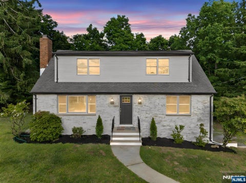 Photo of 11 Franklin Street, Mahwah, NJ 07430 (MLS # 26020388)