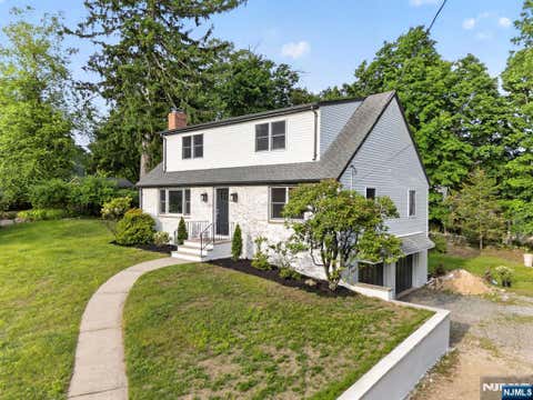 Photo of 11 Franklin Street, Mahwah, NJ 07430 (MLS # 26020388)