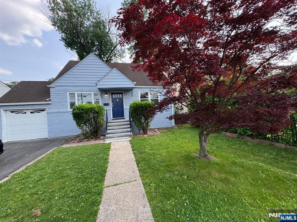 80 New York Ave, Bergenfield, New Jersey - 4 Bedrooms  
2 Bathrooms  
6 Rooms - 