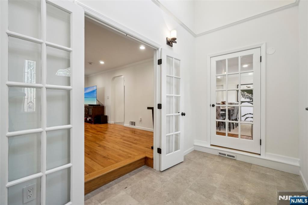 43 Lawrence Parkway