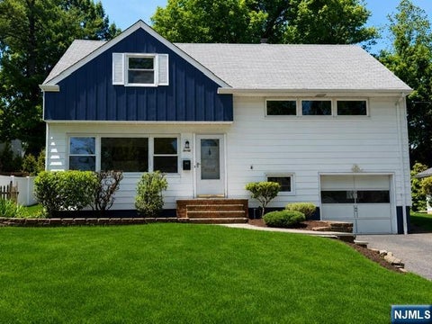 Photo of 920 E Lawn, Teaneck, NJ 07666 (MLS # 26015393)
