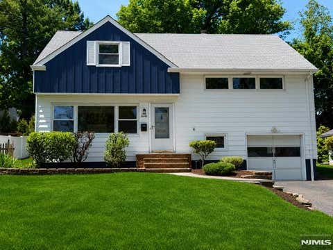 Photo of 920 E Lawn, Teaneck, NJ 07666 (MLS # 26015393)