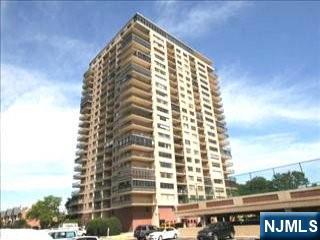 1203 River Rd 8M, Edgewater, New Jersey - 1 Bathrooms  
3 Rooms - 
