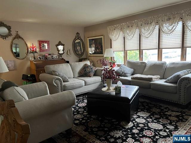 Carlstadt, New Jersey 07072, United States, 3 Bedrooms Bedrooms, ,3 BathroomsBathrooms,Residential,Active,219092