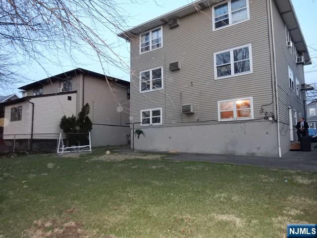 Carlstadt, New Jersey 07072, United States, 3 Bedrooms Bedrooms, ,3 BathroomsBathrooms,Residential,Active,219092