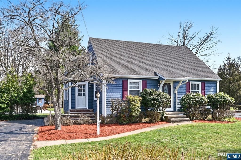 Photo of 194 Ramapo Valley Road, Oakland, NJ 07436 (MLS # 26012144)