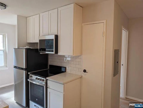 Photo of 257 Essex St #7, Hackensack, NJ 07601 (MLS # 26027631)