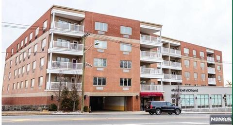 Photo of 411 E Brinkerhoff Ave #112, Palisades Park, NJ 07650 (MLS # 25043566)