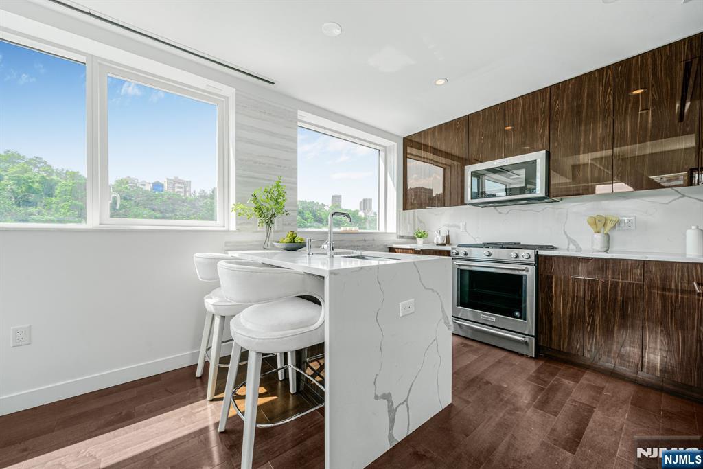 800 Ave At Port Imperial Boulevard 821