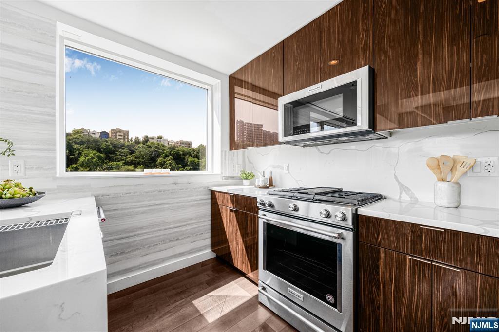 800 Ave At Port Imperial Boulevard 821
