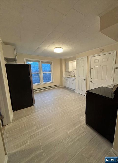 MLS: 25011104