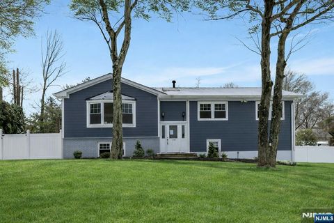 Photo of 108 Packanack Lake Road, Wayne, NJ 07470 (MLS # 26006490)