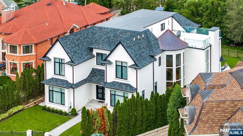 4 Crescent Court