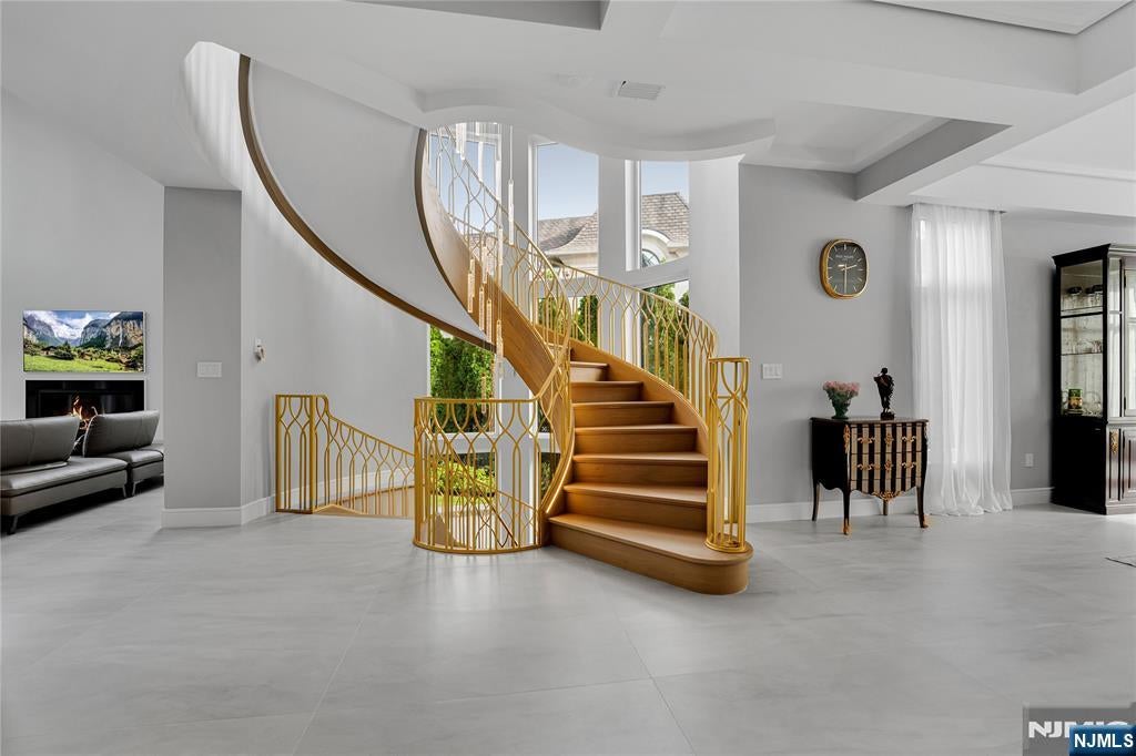 4 Crescent Court