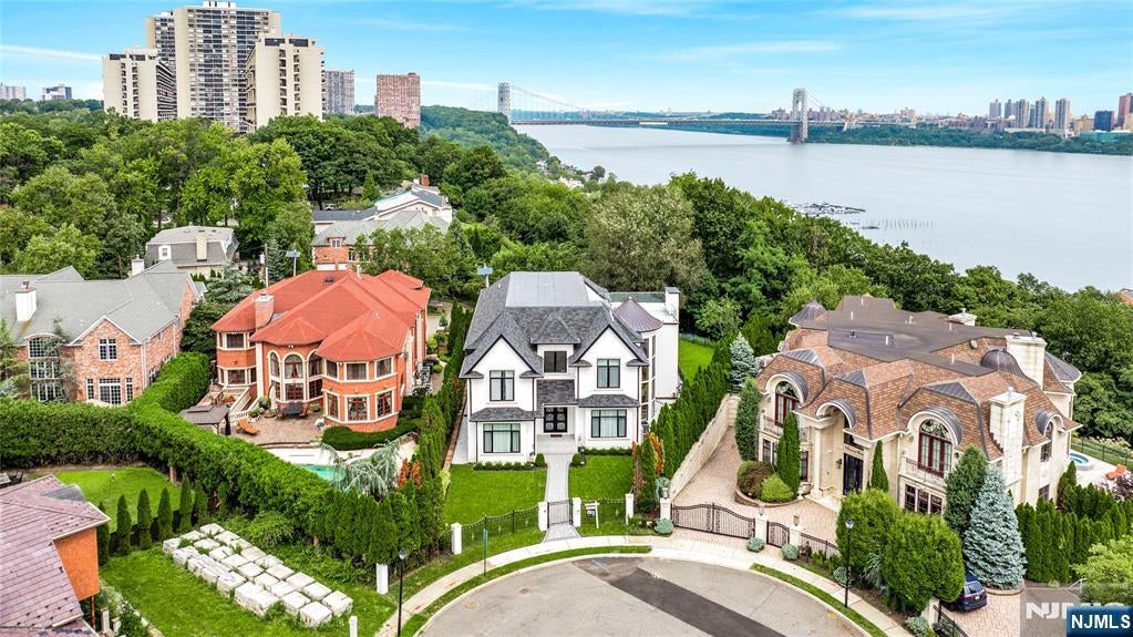 4 Crescent Court