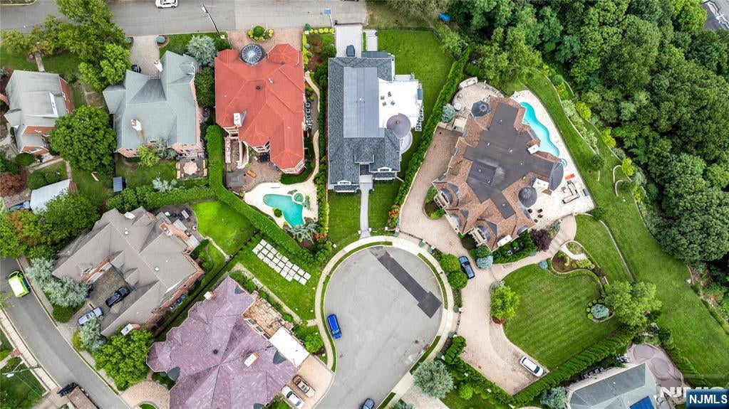 4 Crescent Court
