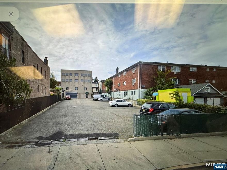 Great location for NYC Commuters. Walking distance from NYC Bus and Transfer HUB which is all buses to Garden State Mall, BCC and main arteries large one bedroom apt with dining area Laundry room not closet in your apt with Full Size washer and Dryer Renovated Shiny Floors Bright Unit Small pets ok 2 different Types of Parking: Inside and Outside for a fee