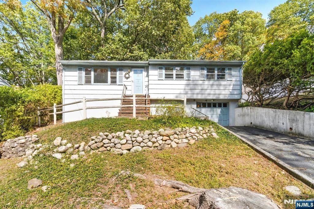 Photo of 37 Demarest Avenue, Oakland, NJ 07436 (MLS # 25036213)