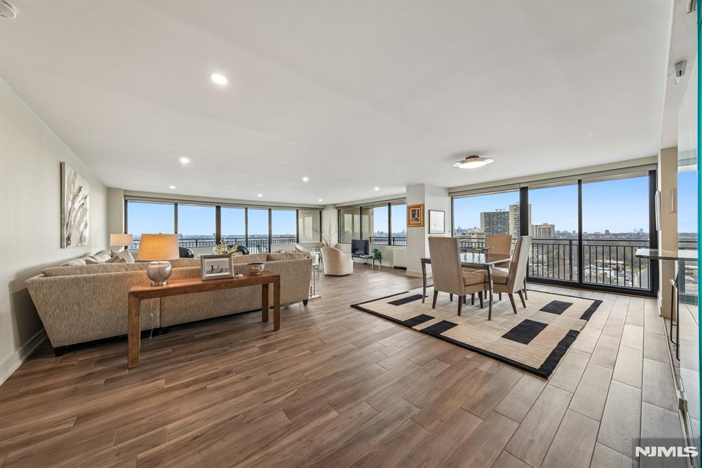 1500 Palisade 14F