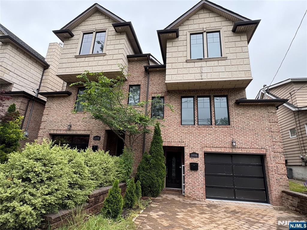 1006 Morningside Ln, Fort Lee, New Jersey - 4 Bedrooms  
4 Bathrooms  
10 Rooms - 