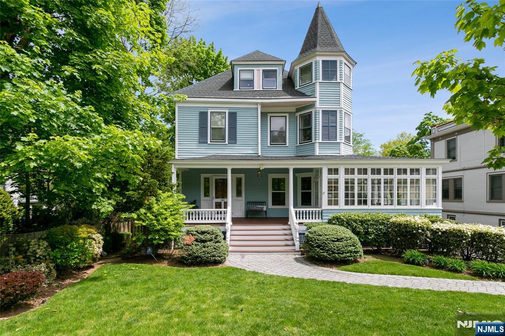 305 N Mountain Ave, Montclair, New Jersey - 6 Bedrooms  
3 Bathrooms  
12 Rooms - 