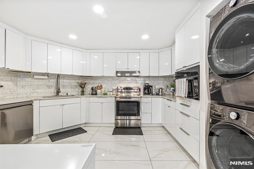 427 Harmon Cove Tower 427