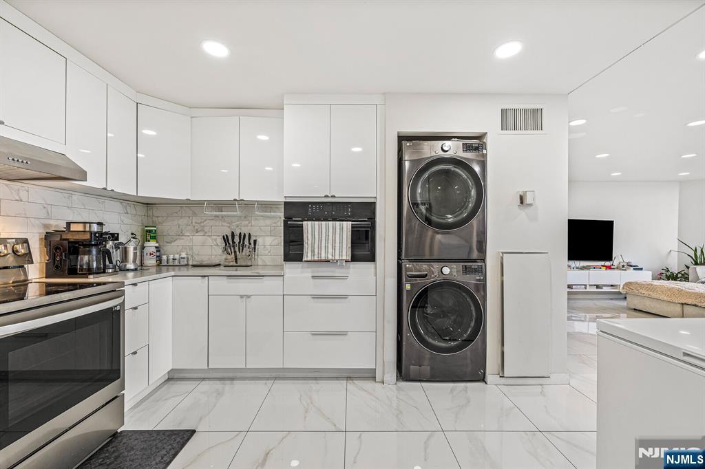 427 Harmon Cove Tower 427