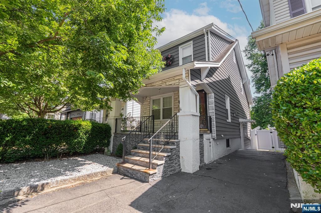 Photo of 39 Summit Street, Ridgefield Park, NJ 07660 (MLS # 25035722)