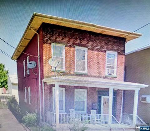 Photo of 17 Laird Place, Cliffside Park, NJ 07010 (MLS # 26007493)