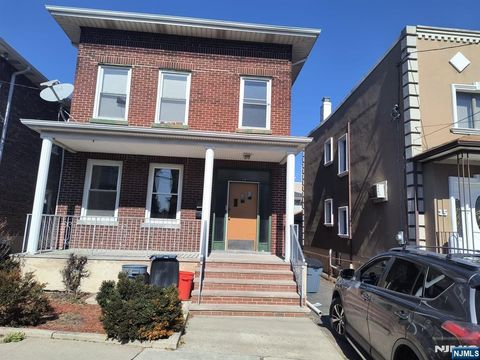 Photo of 17 Laird Place, Cliffside Park, NJ 07010 (MLS # 26007493)