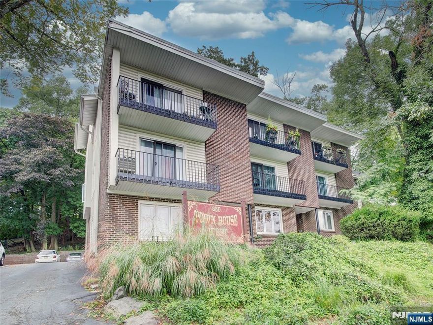 Spacious and modern 1-bedroom, 1-bath apartment for rent in the heart of Montclair! This beautiful unit features a full kitchen, in-unit laundry, private balcony, and 1-car parking included. Located right in front of a NYC-bound bus stop, enjoy an easy 35-minute commute to Manhattan, with access to three major NYC terminals including Port Authority, Penn Station, and downtown NYC. Surrounded by top-rated restaurants, boutiques, coffee shops, and a luxury-lofty-hipster vibe, this apartment is also in the best school district in Essex County. A rare opportunity to live in one of New Jerseyâ€™s most desirable and walkable towns. Easy access via lockboxâ€”please text before showing. Quick move-in available!