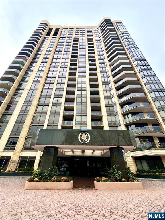 900 Palisade Avenue 3H