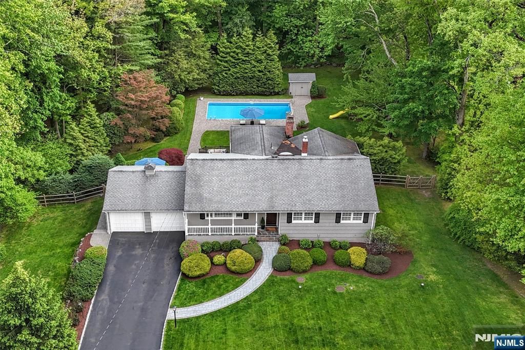 Photo of 60 Dimmig Road, Upper Saddle River, NJ 07458 (MLS # 26017147)