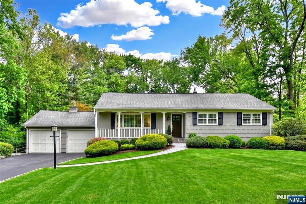 Photo of 60 Dimmig Road, Upper Saddle River, NJ 07458 (MLS # 26017147)