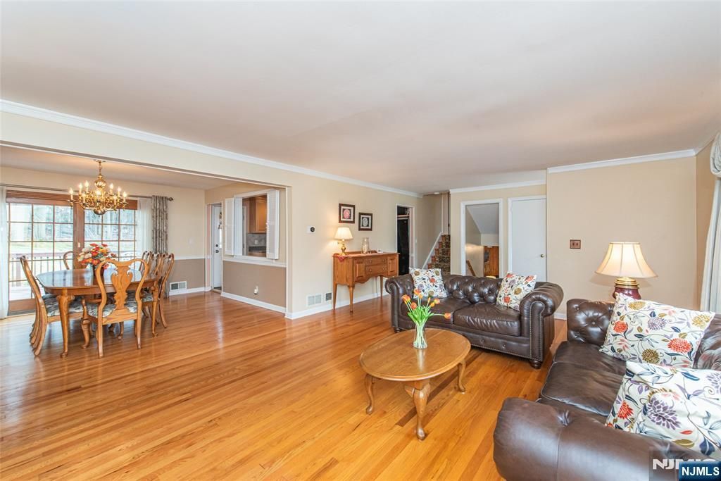 Photo of 5 Oak Ridge, North Caldwell, NJ 07006 (MLS # 26011233)