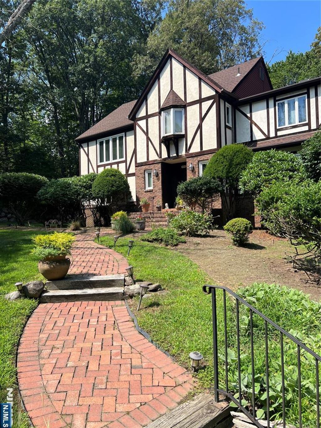 Photo of 732 Mardinly Avenue, Franklin Lakes, NJ 07417 (MLS # 25025485)